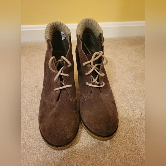 Lacoste suede wedge boot. - Picture 6 of 7